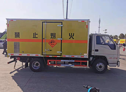 昭阳爆破器材运输车工人安全操作规范与智能技术保障